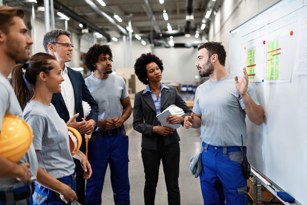 Nos Formations Groupe de stagiaires en formation habilitation électrique NF C 18-510 chez CYMP Formation à Moissy-Cramayel