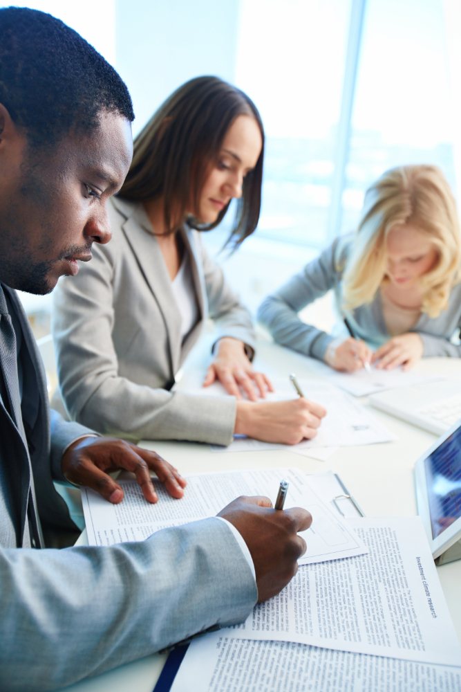 Session d'étude de cas et analyse de contrats juridiques en formation tertiaire - CYMP Formation